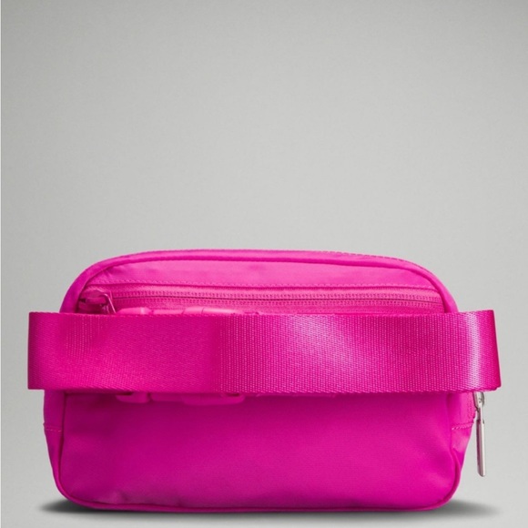 Brand new lululemon everyday pink bag - Picture 4 of 5